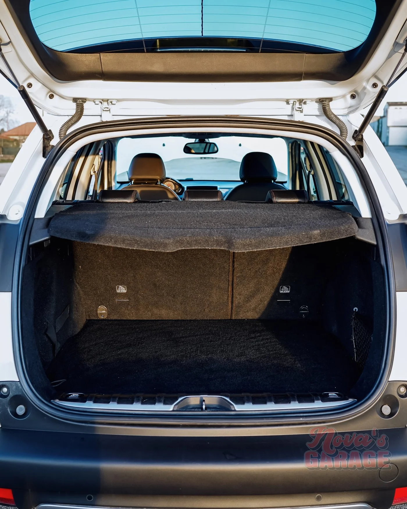 2008WhiteXWay Interior 4x5 9