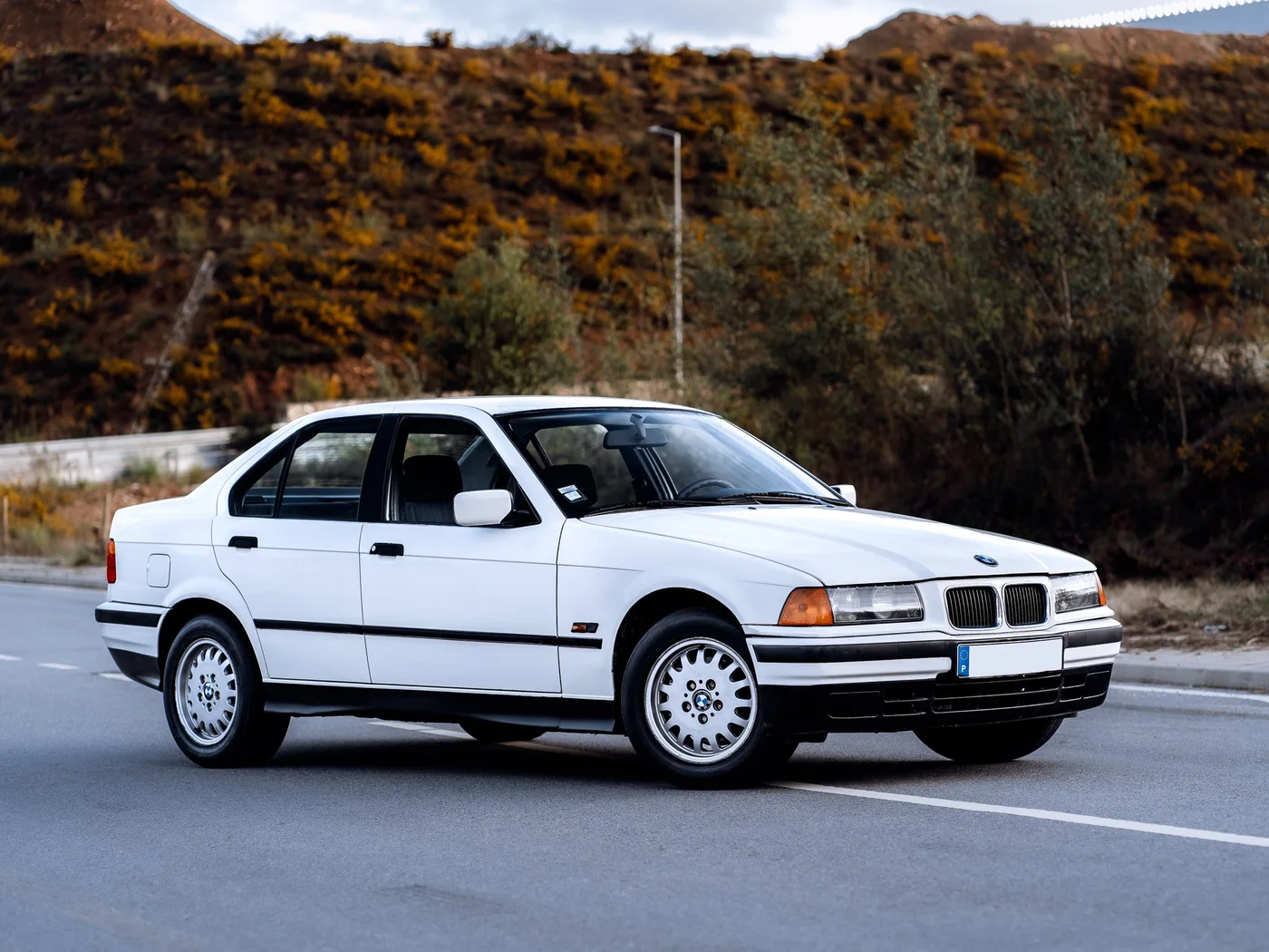 BMW 318is Exterior 1