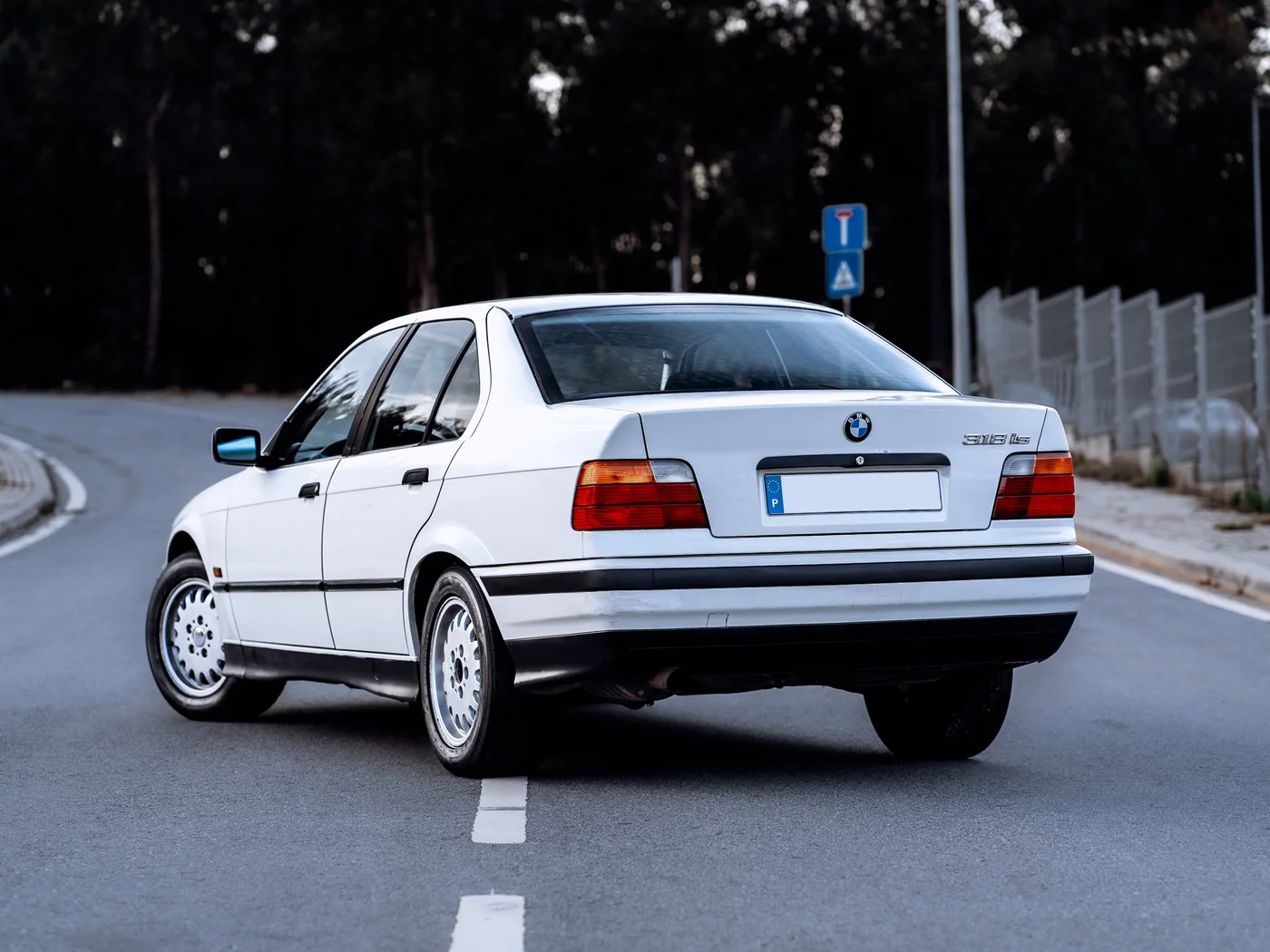BMW 318is Exterior 2
