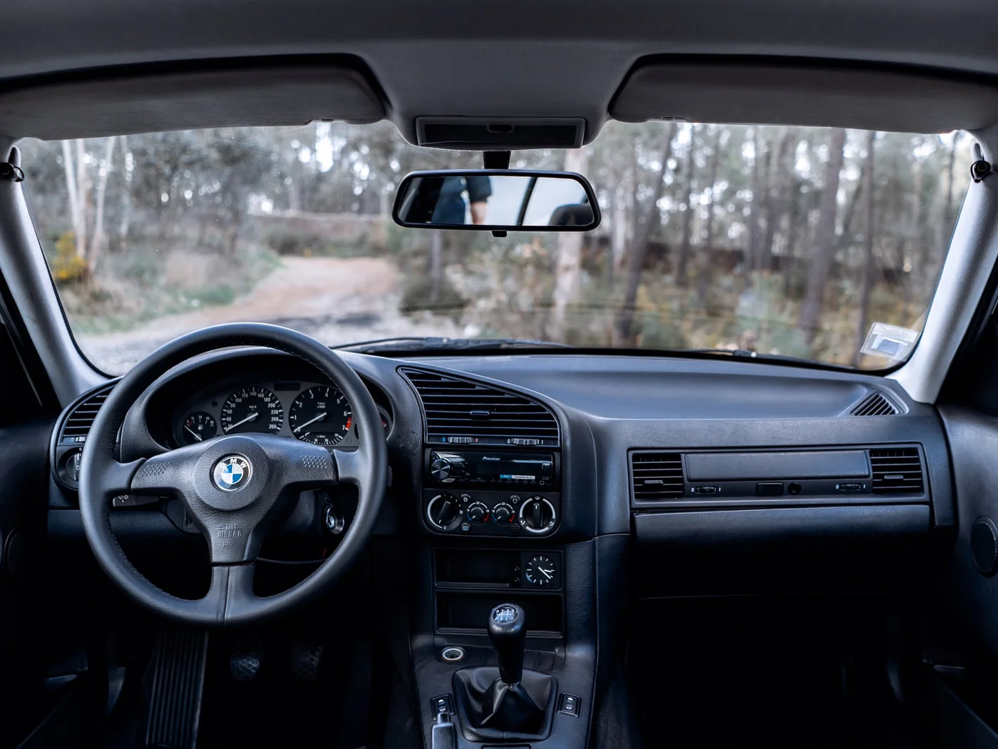 BMW 318is Interior 1