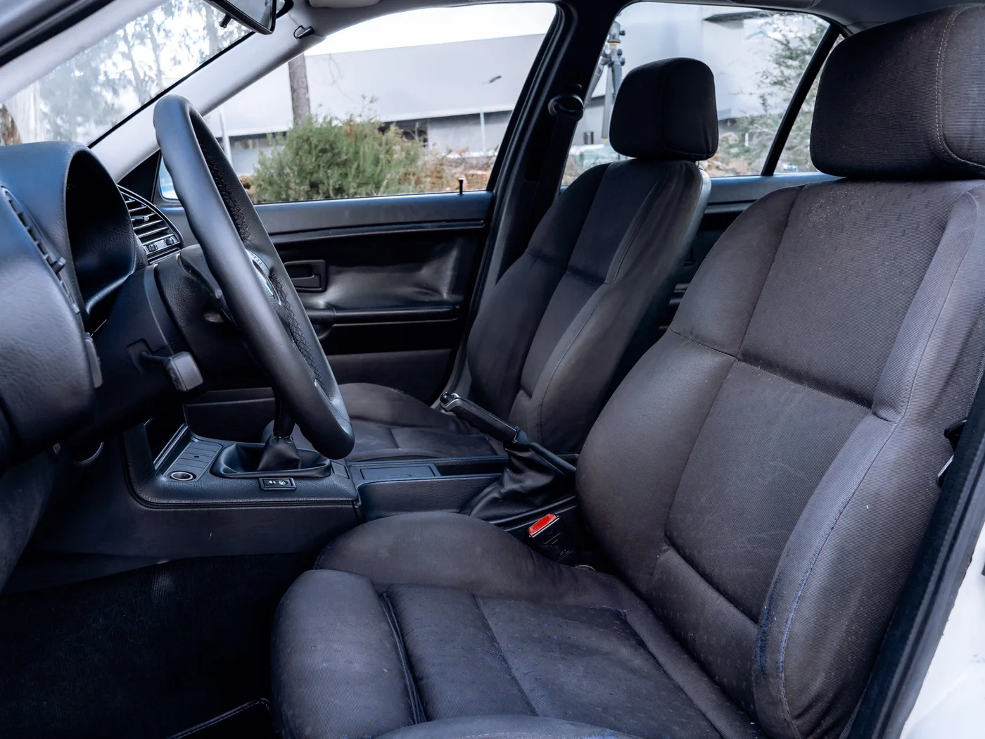 BMW 318is Interior 2