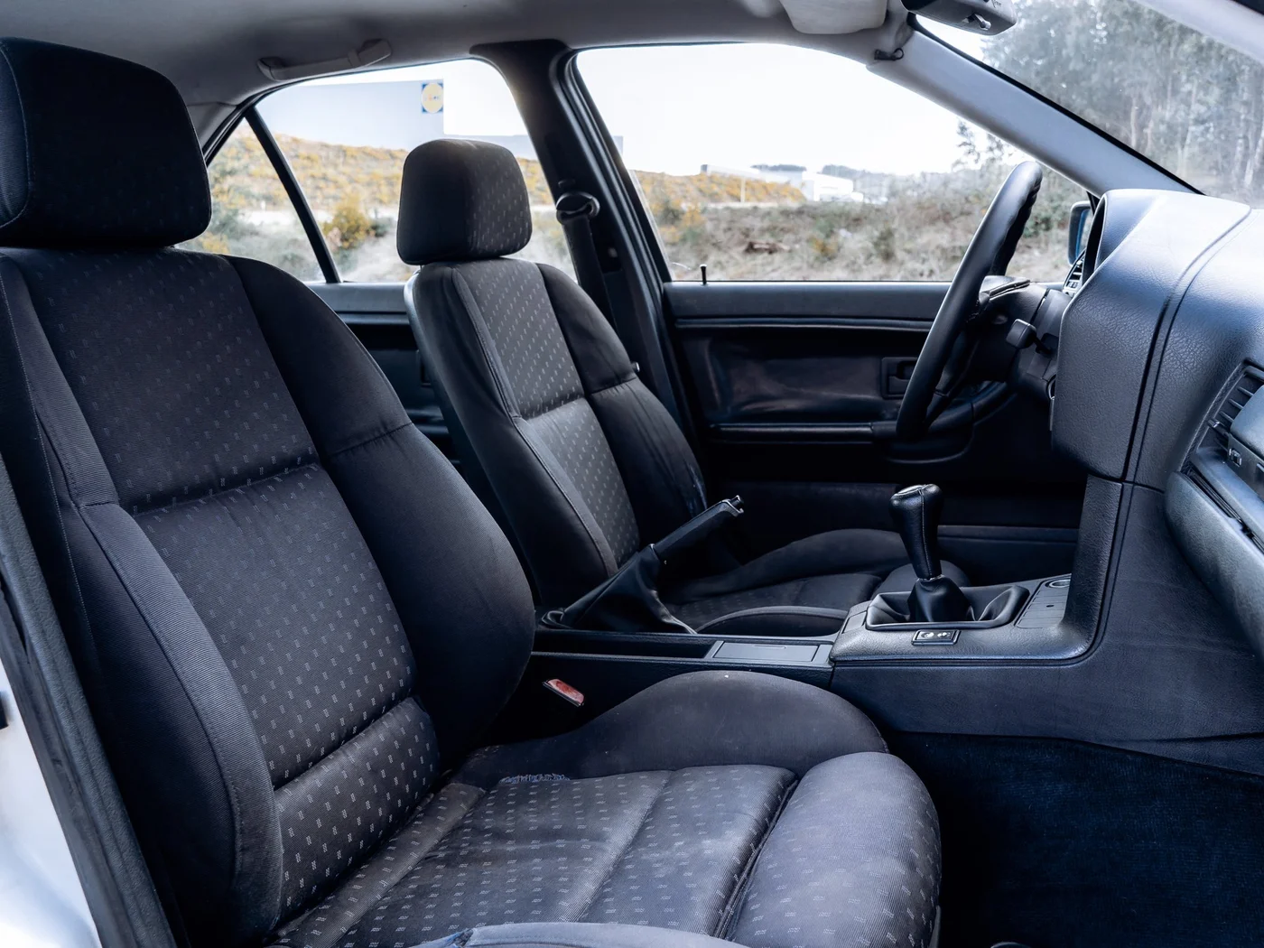 BMW 318is Interior 4