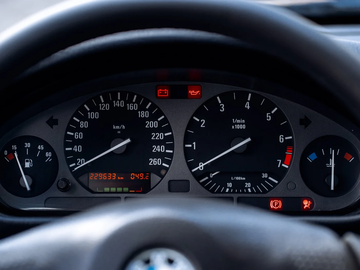 BMW 318is Interior 5