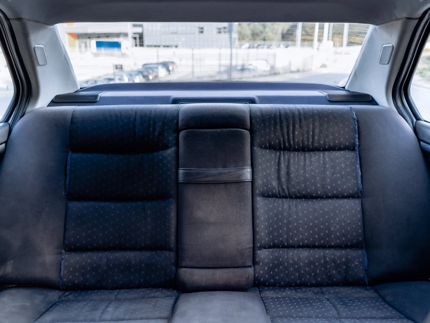 BMW 318is Interior 6