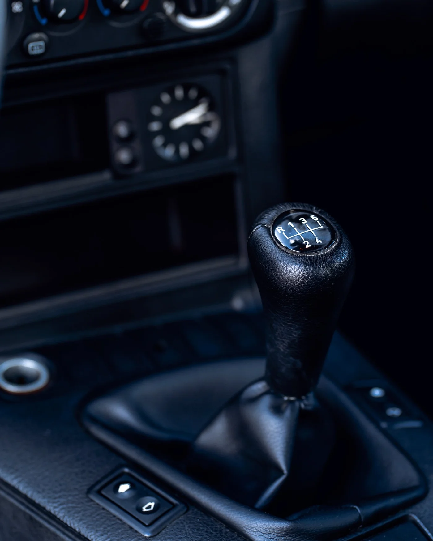 BMW 318is Interior 7