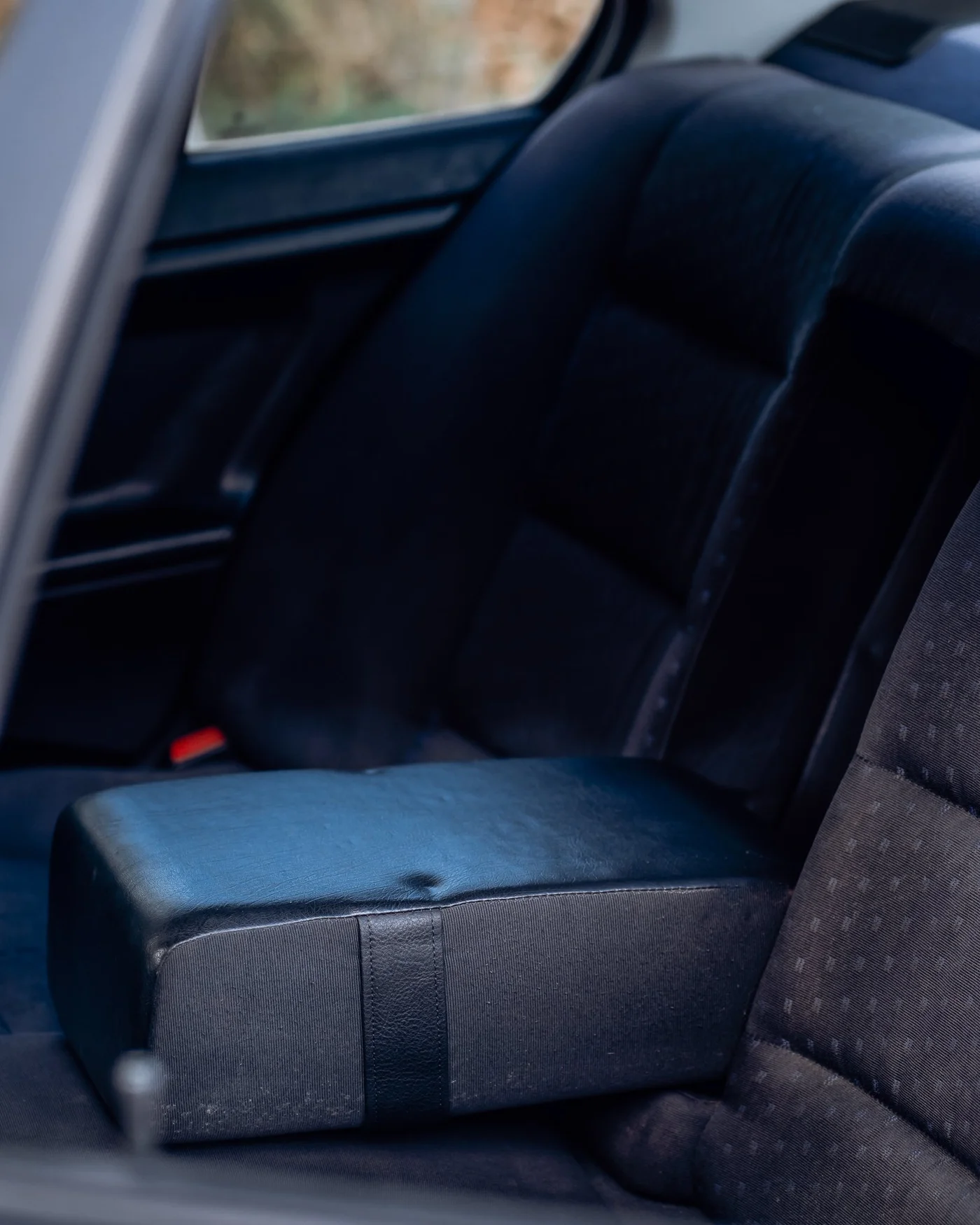 BMW 318is Interior 9