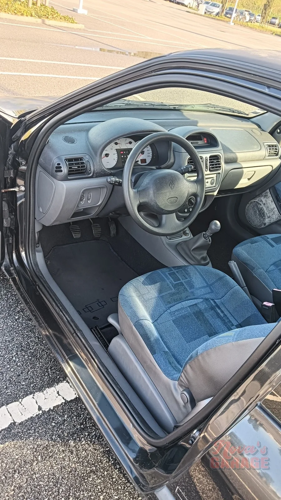 Clio Interior 1