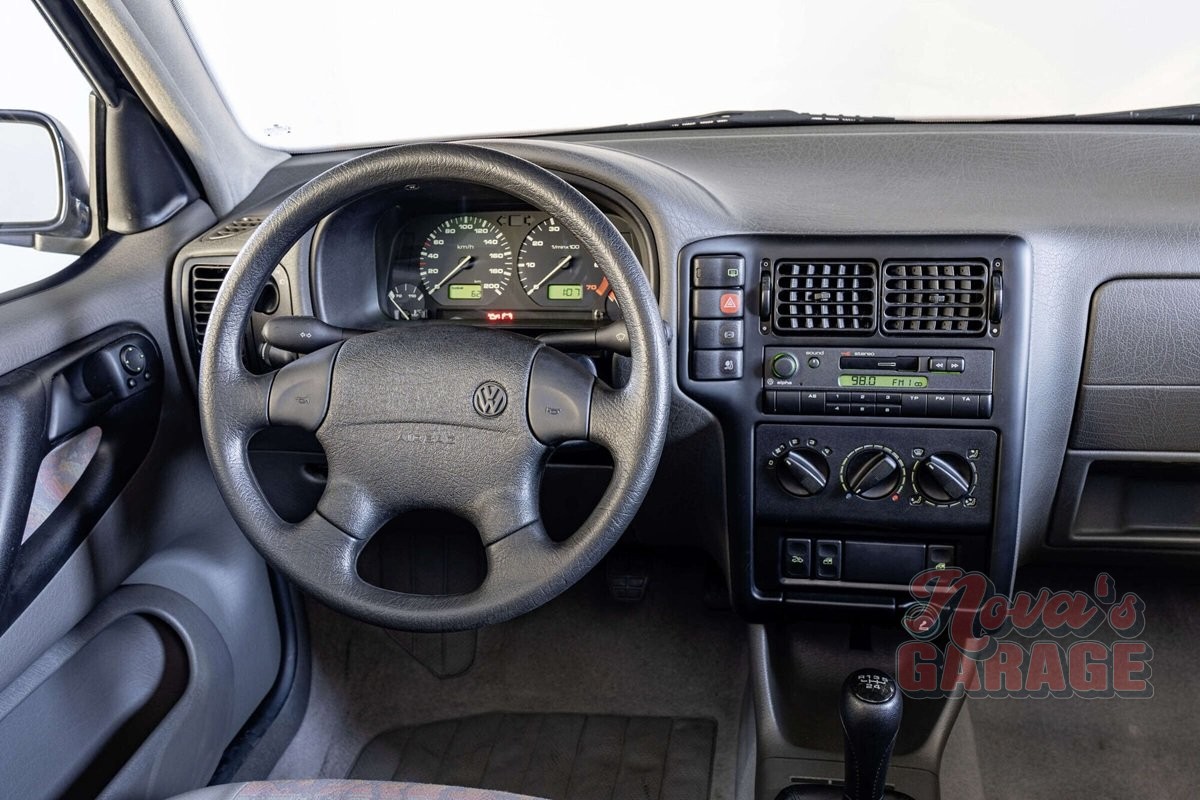 DB2025AU00554 retina 2000