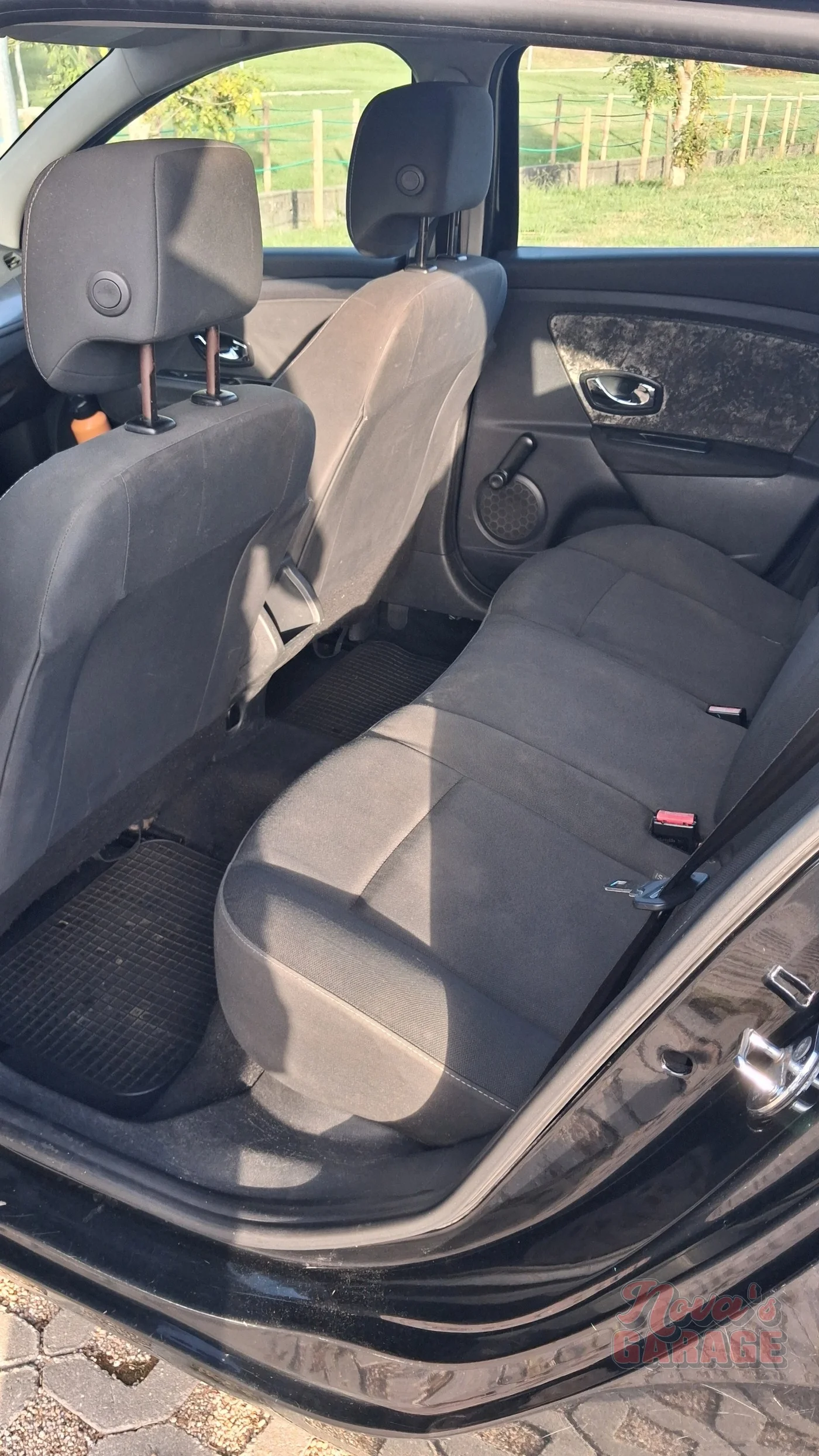 Interior 10 11