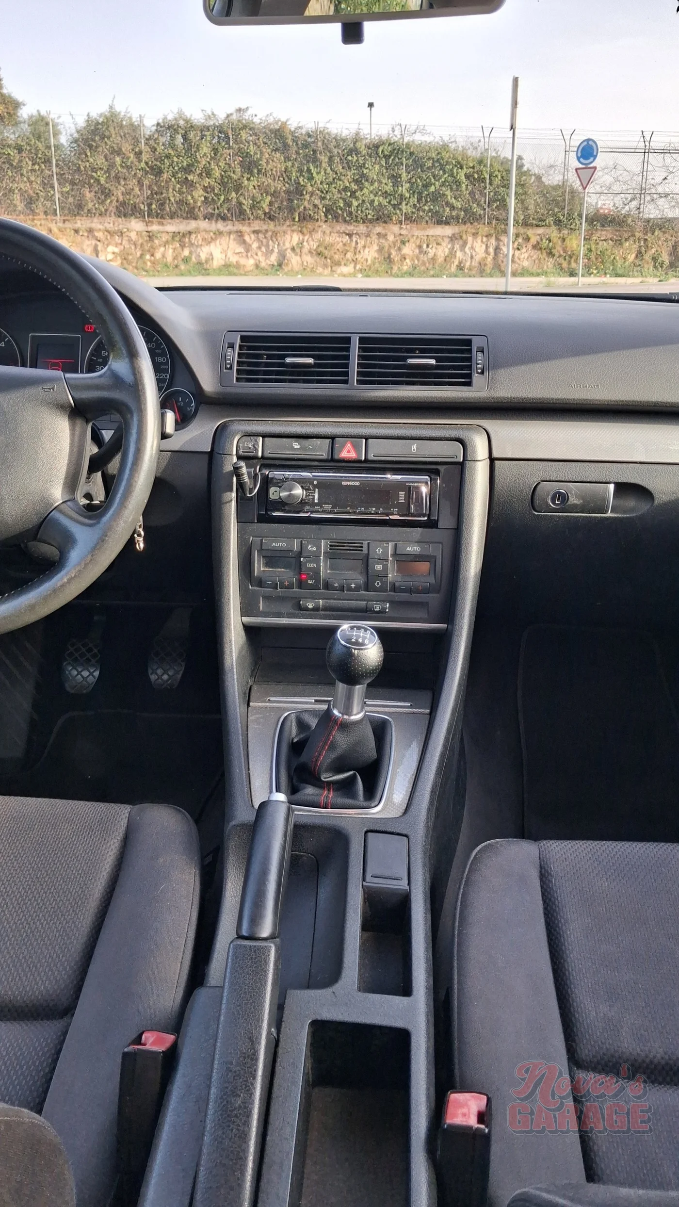 Interior 10 3