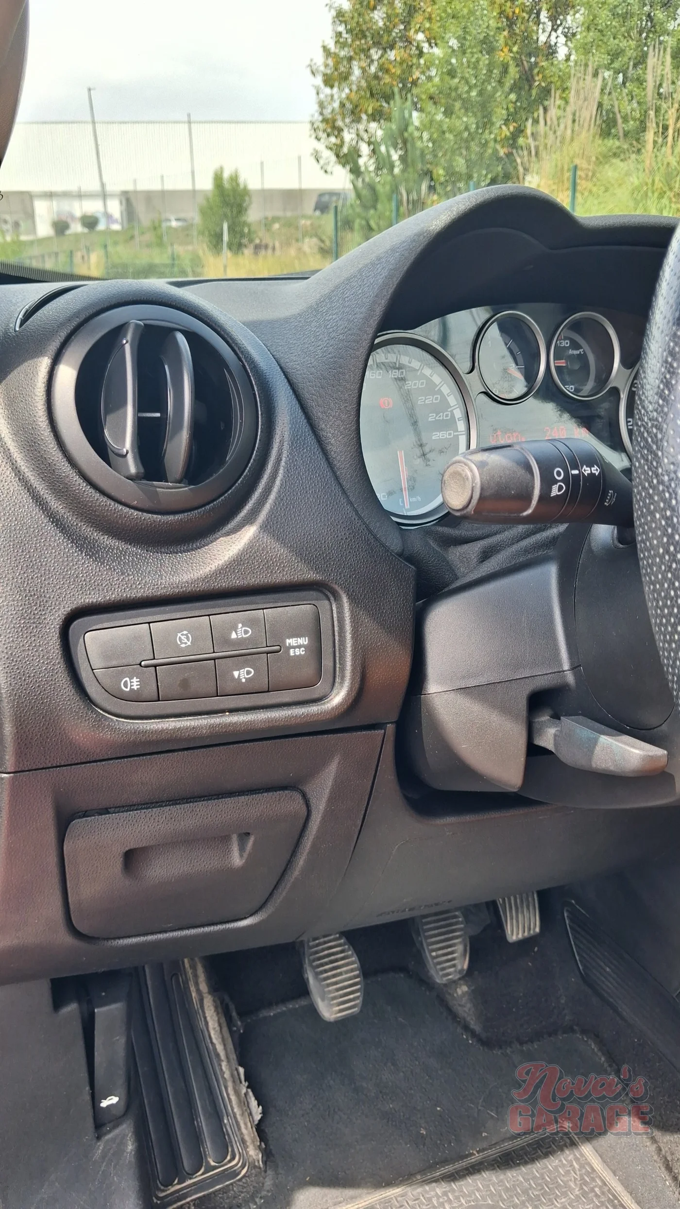 Interior 10 4