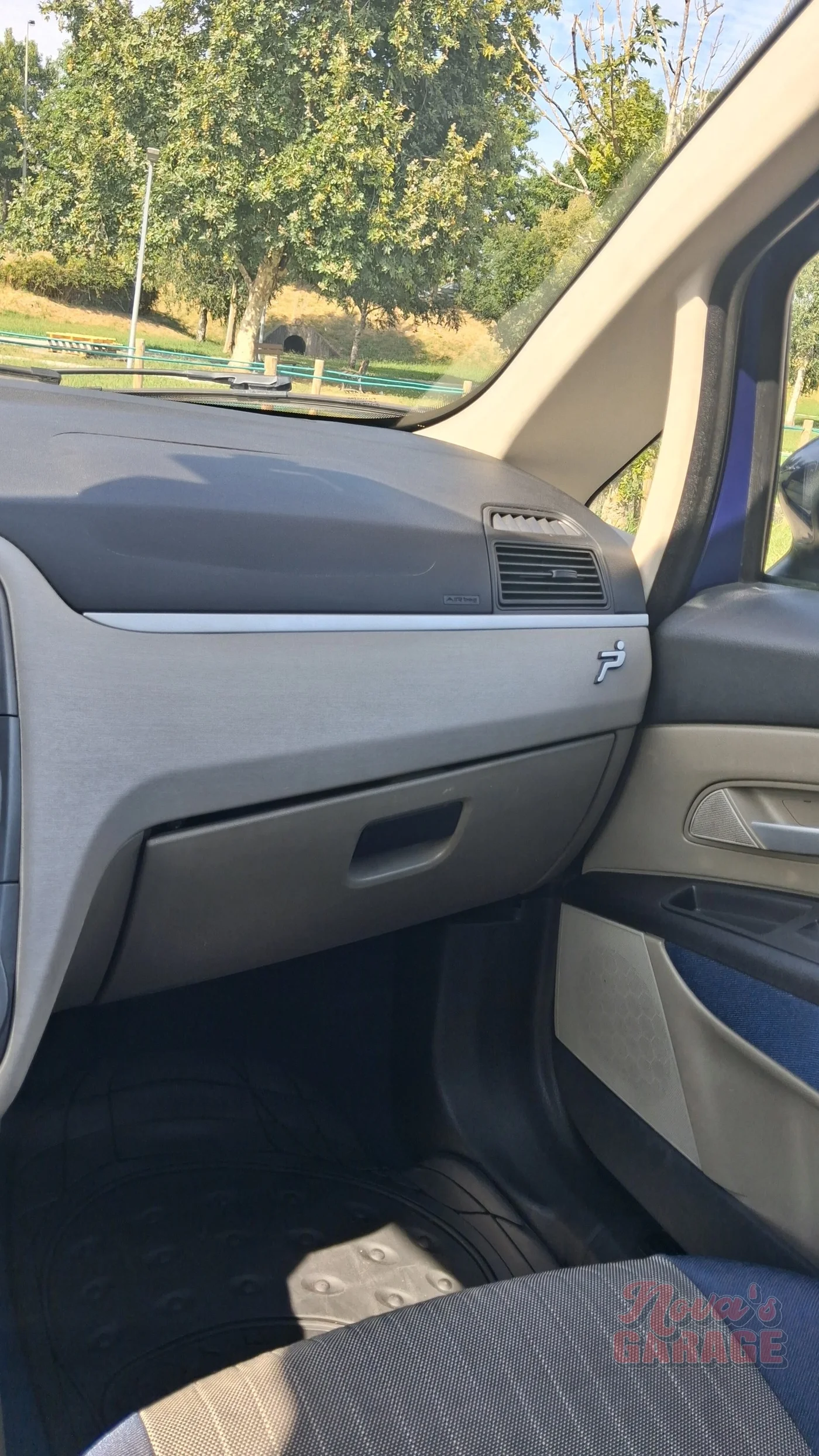 Interior 12 8