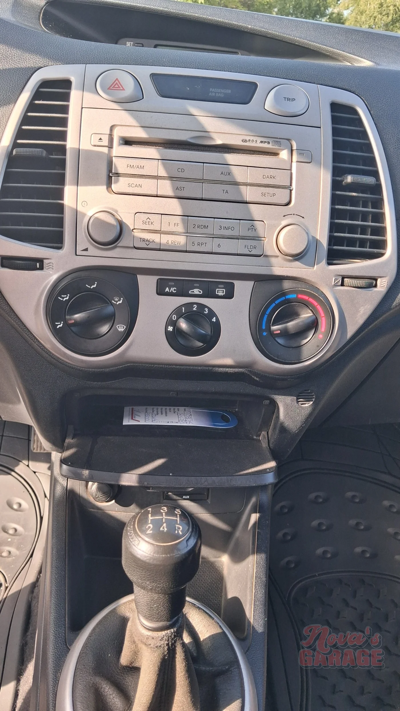 Interior 12 9