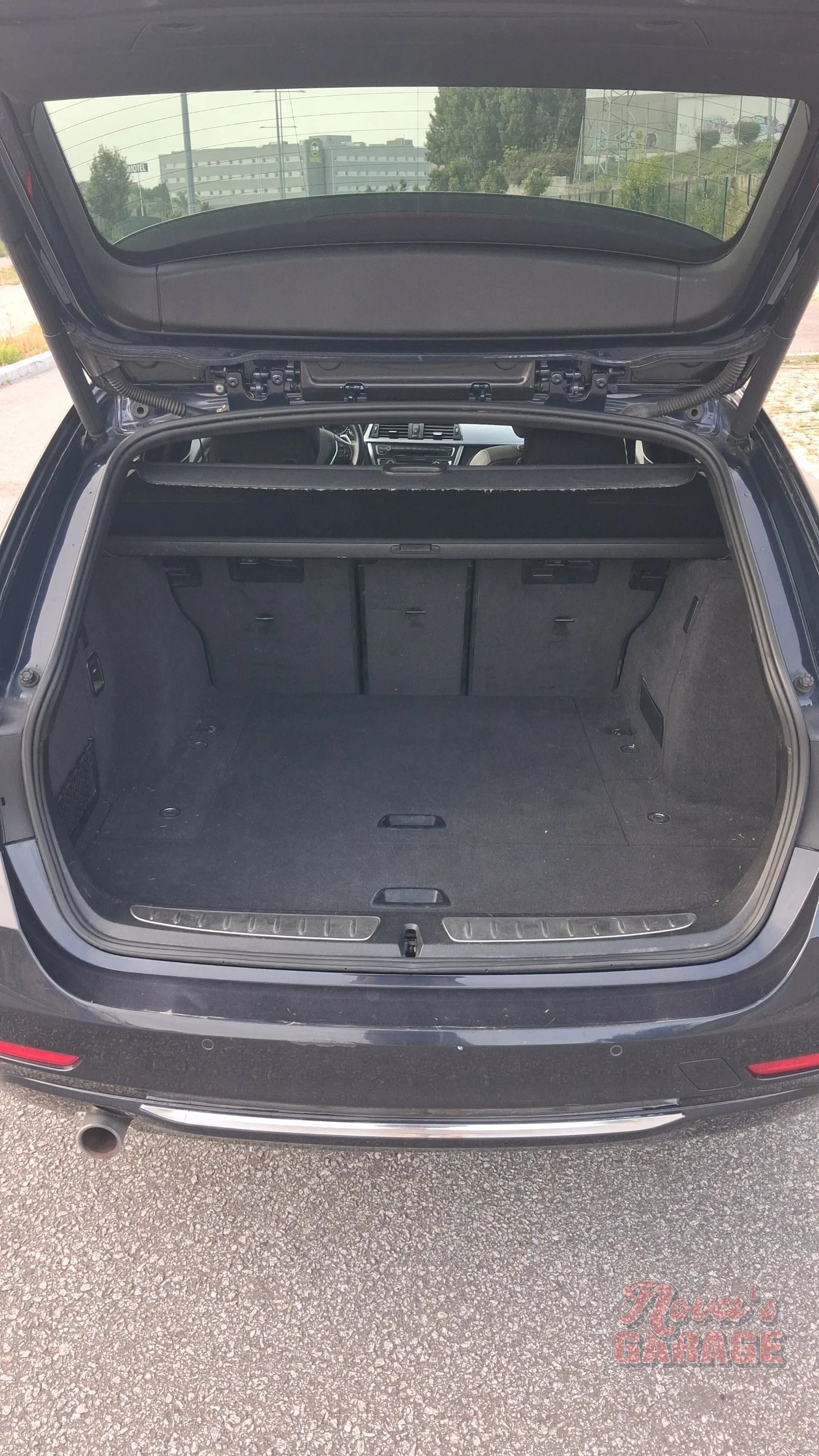 Interior 19