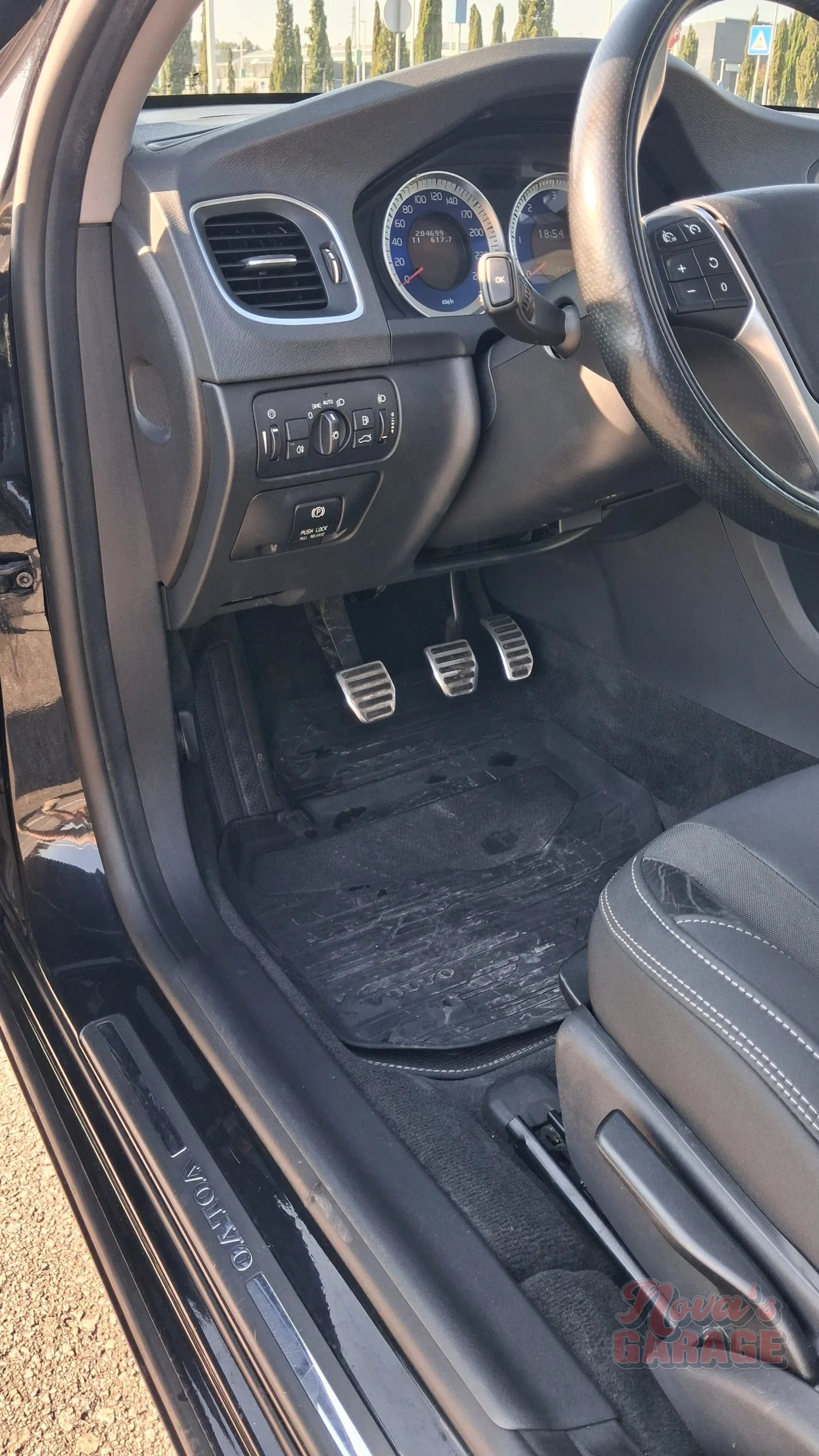 Interior 2 9