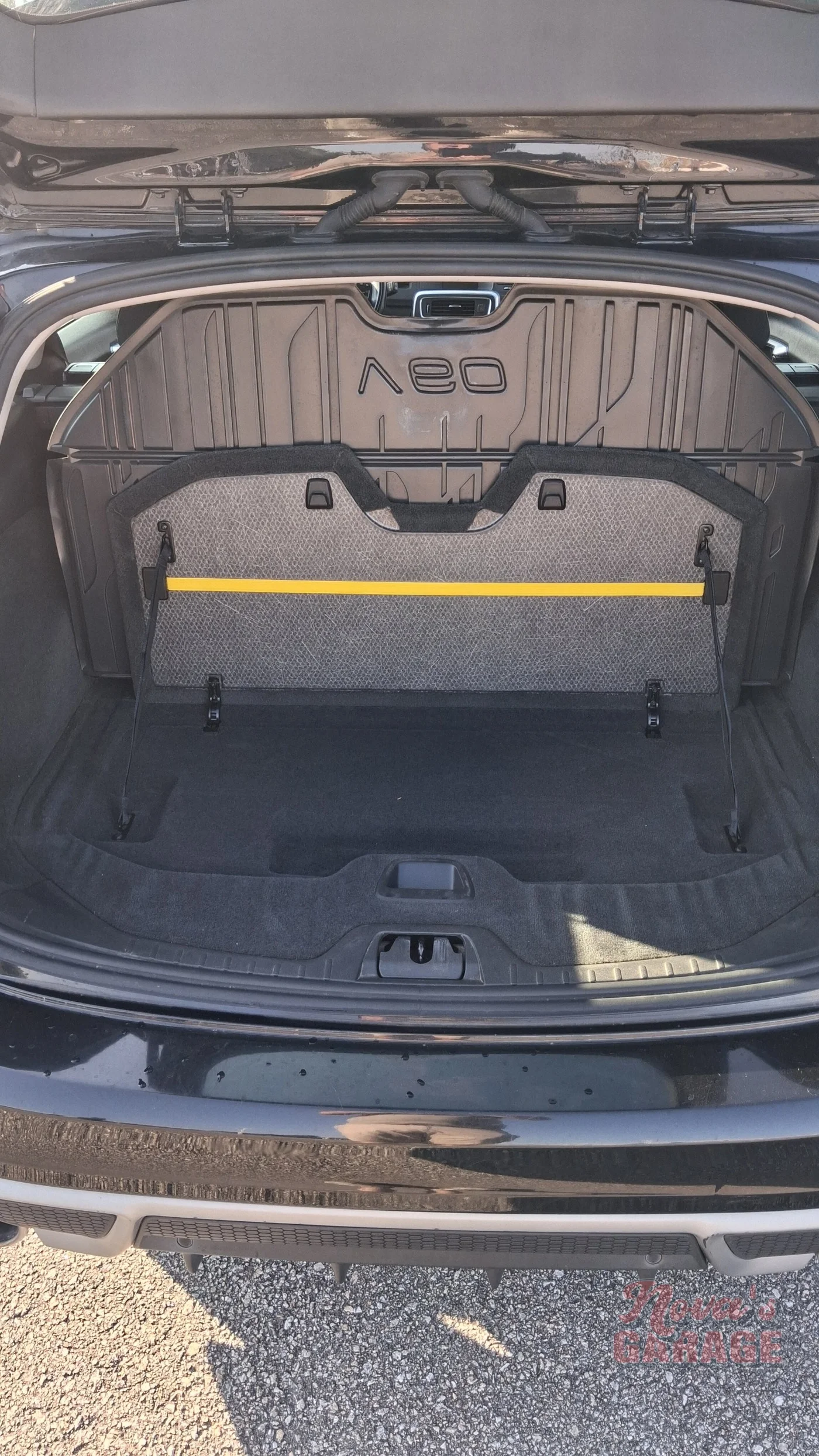Interior 23