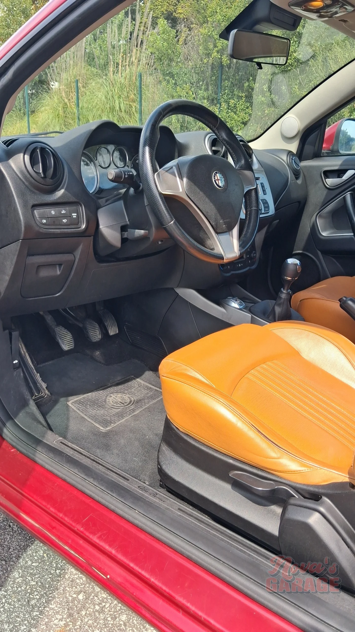 Interior 3 4