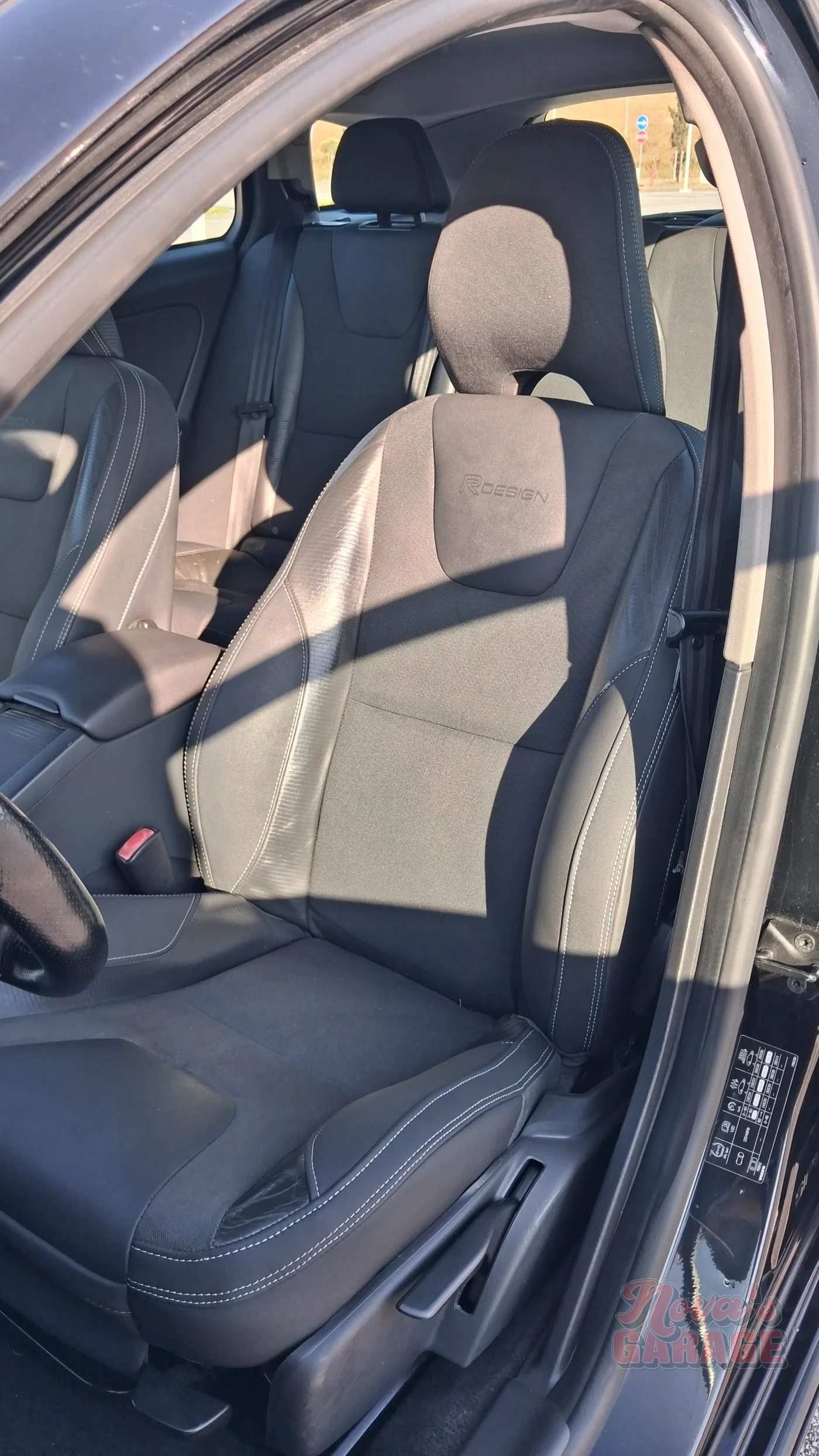 Interior 3 7