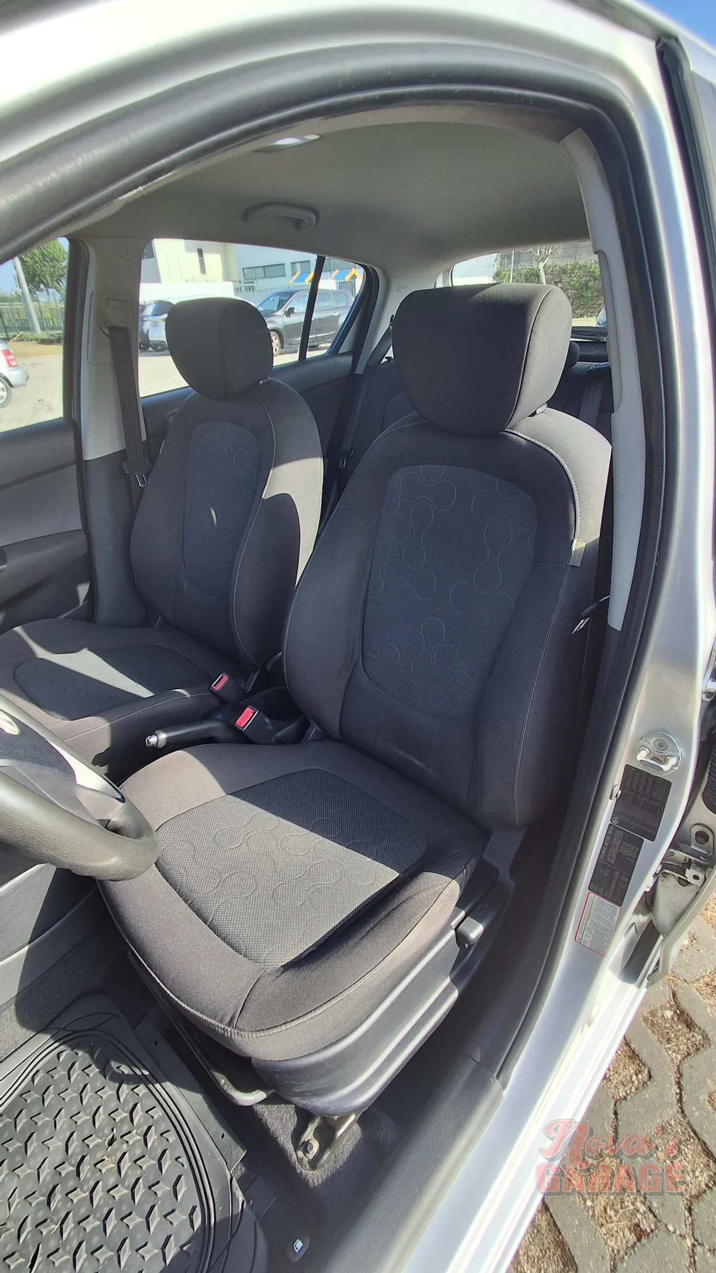 Interior 3 9