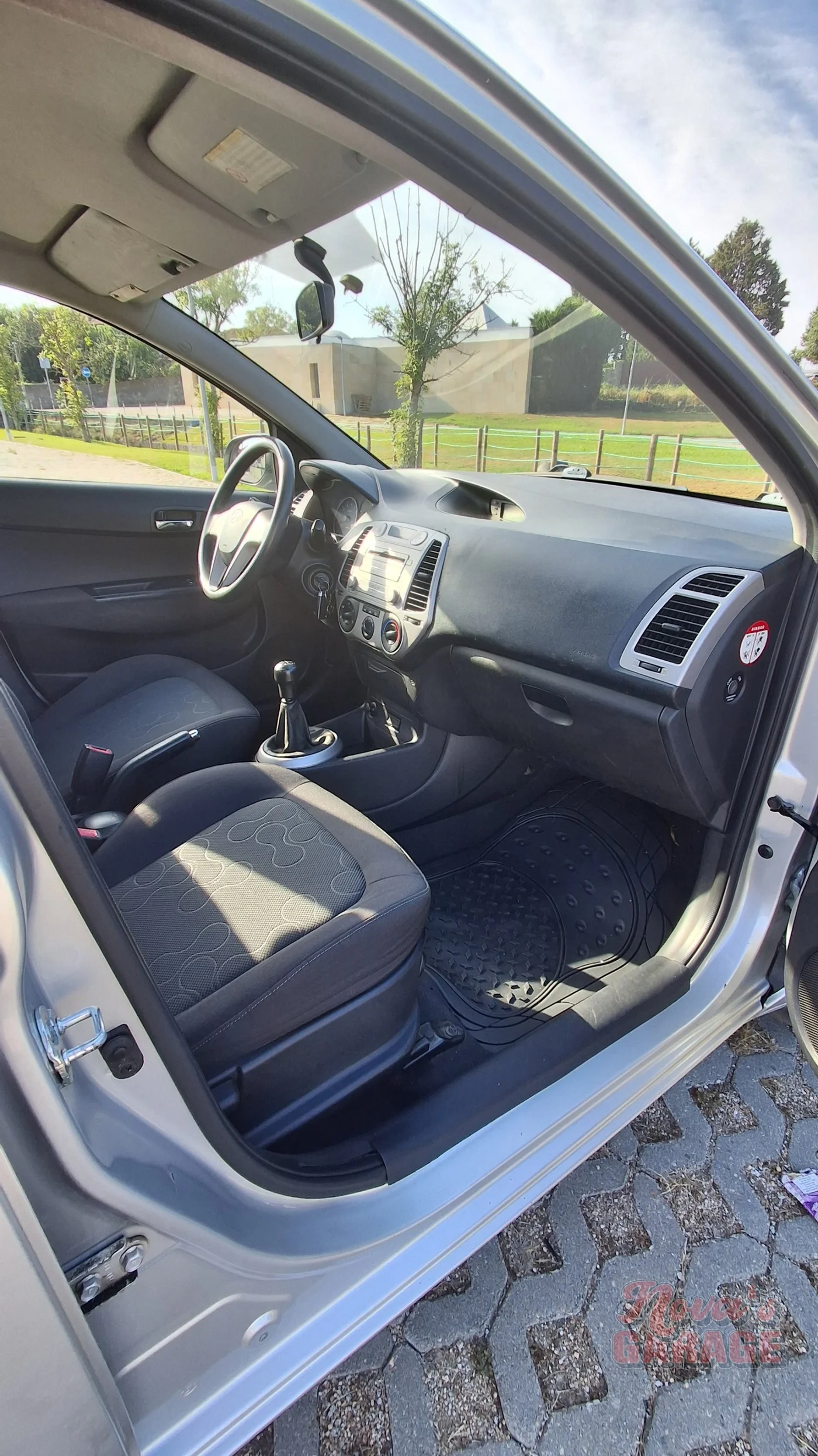 Interior 4 10