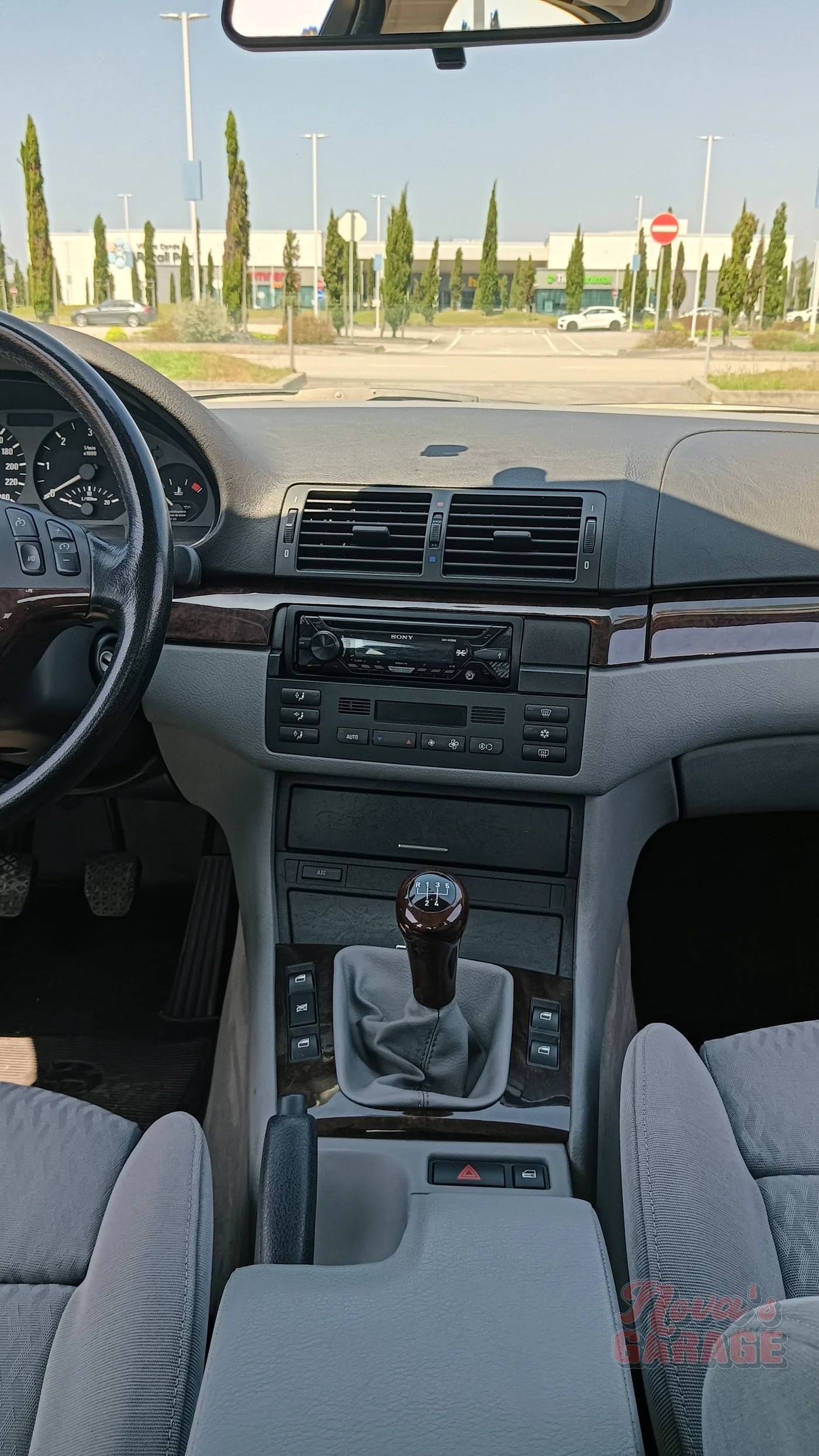 Interior 4 2