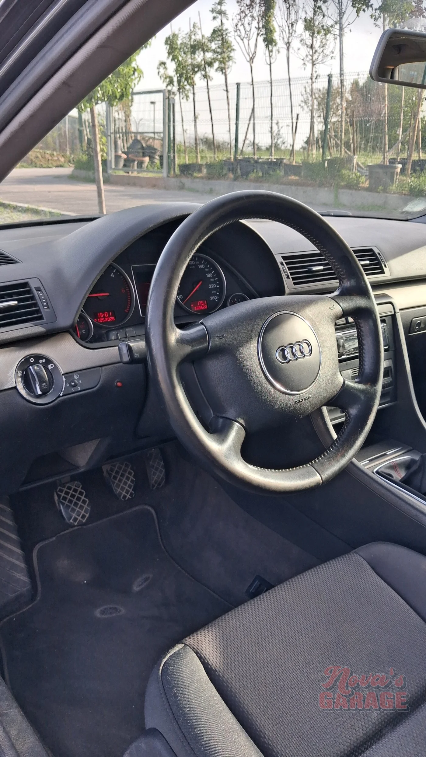 Interior 4 4