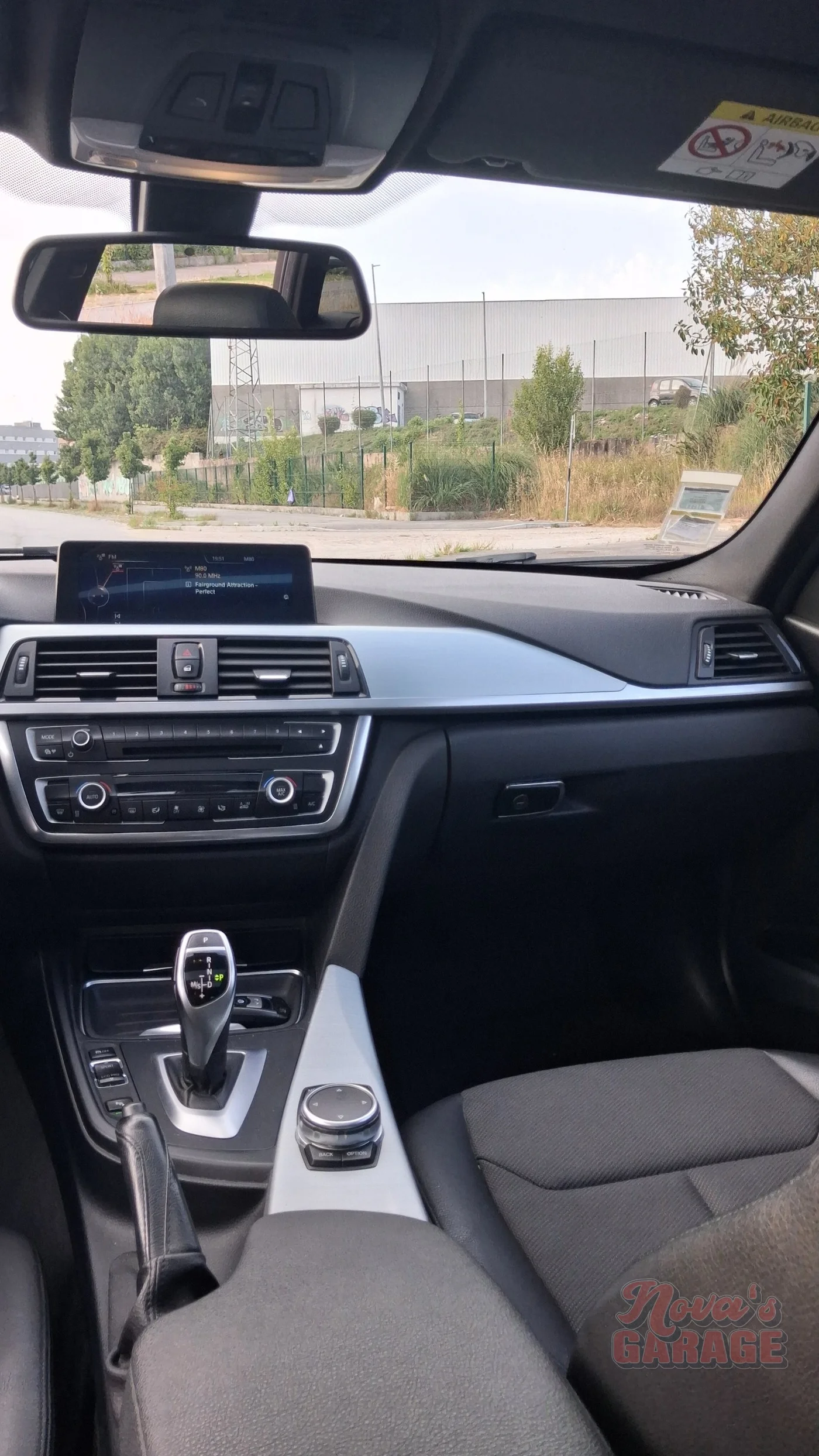 Interior 4 6
