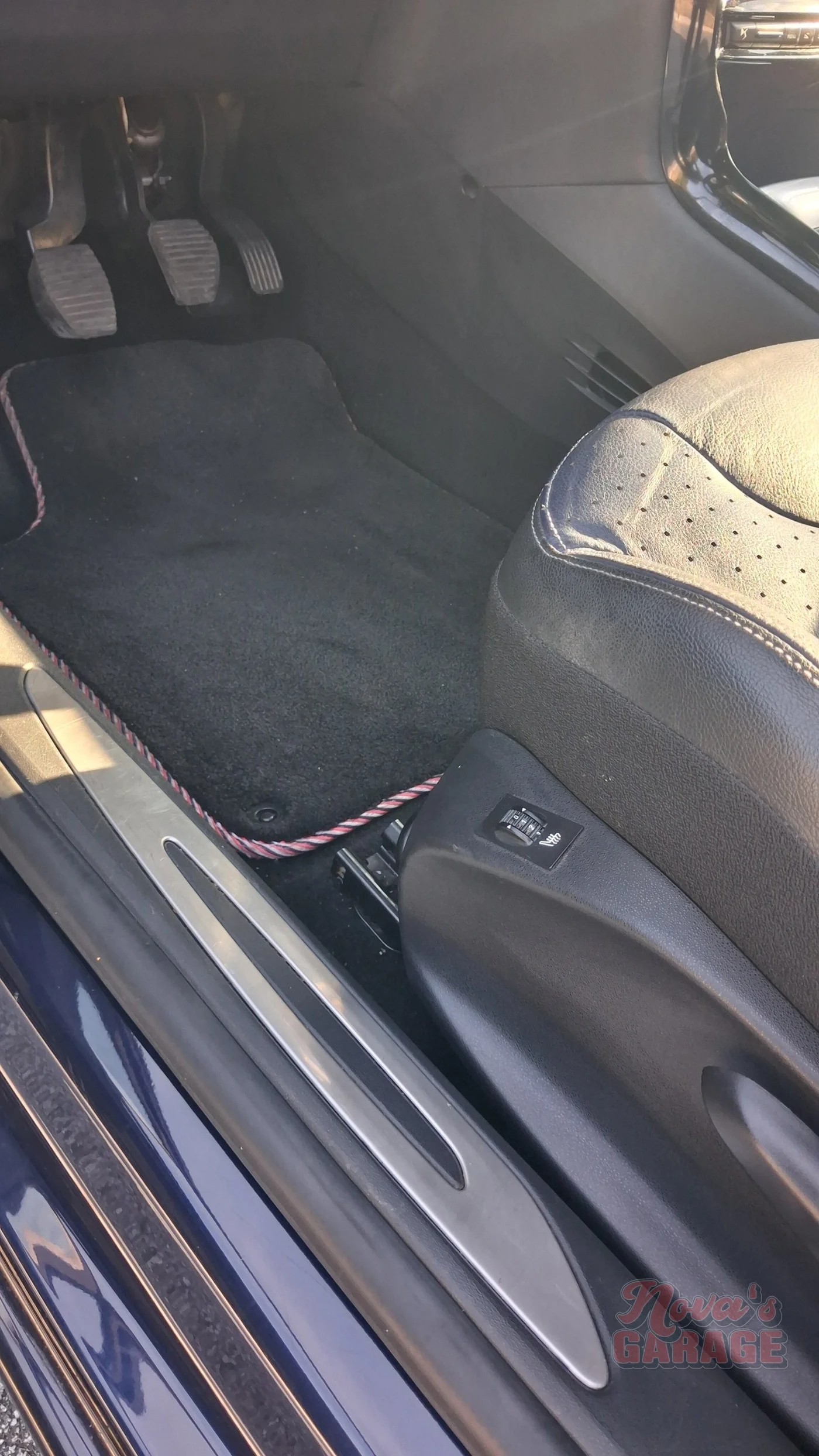 Interior 4 7