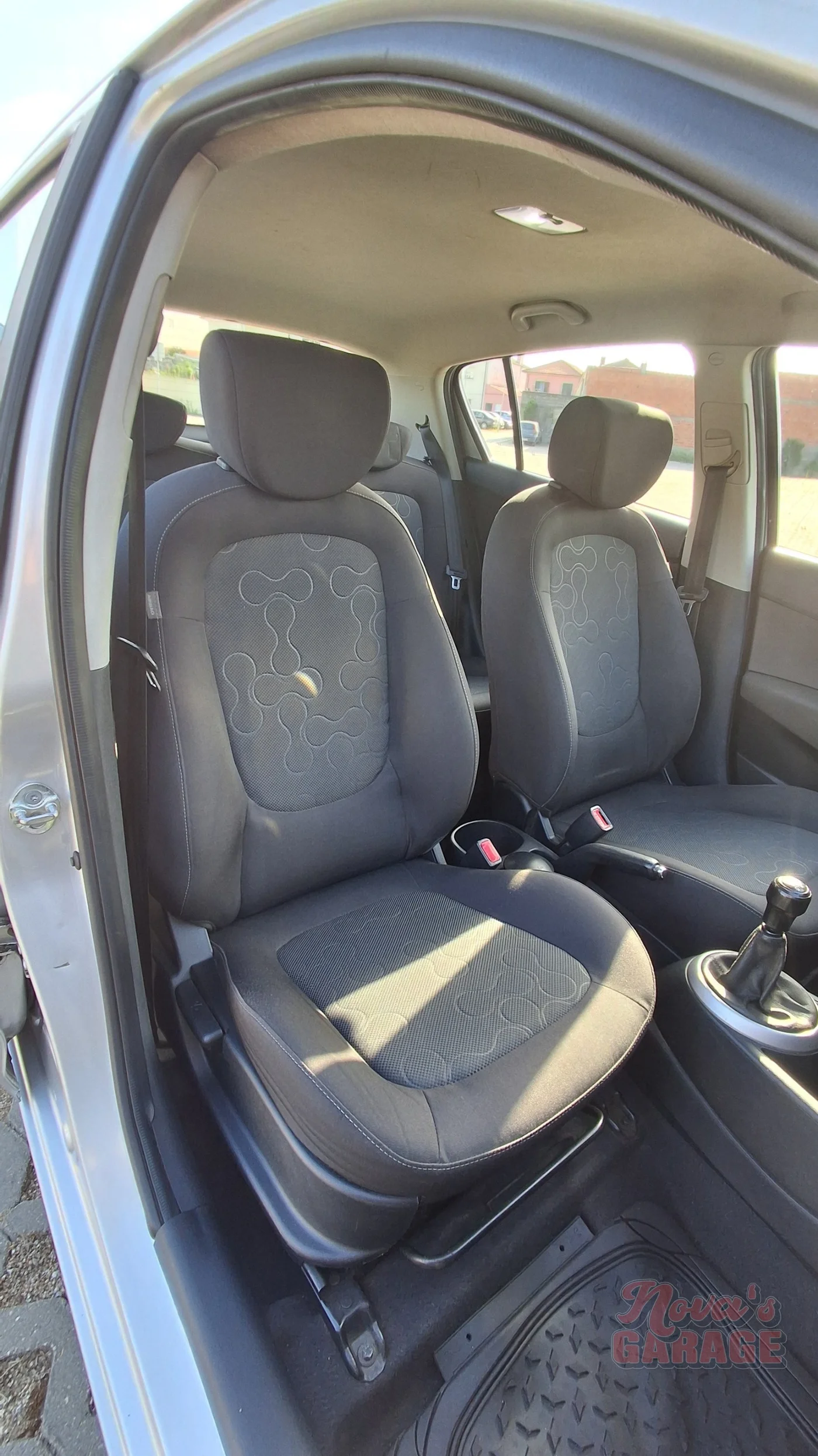 Interior 5 10