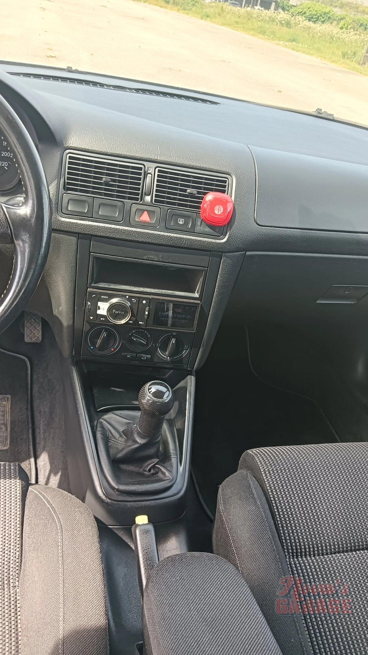 Interior 6