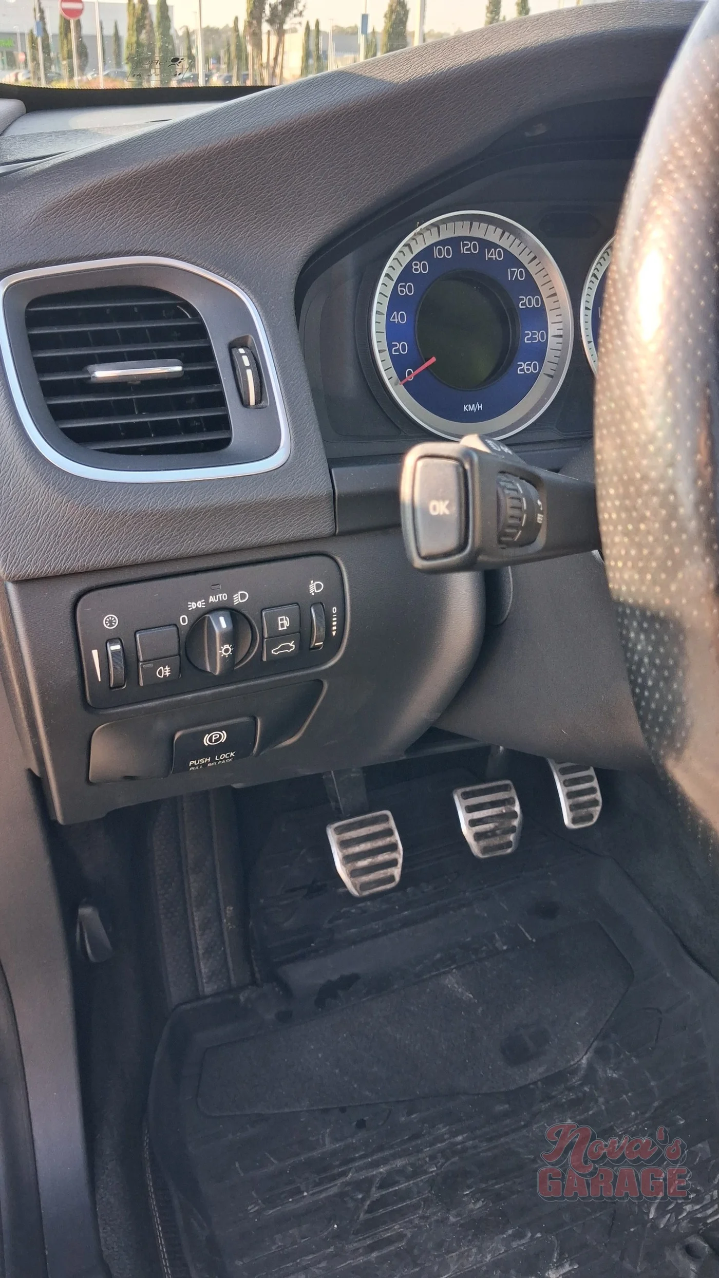 Interior 6 7