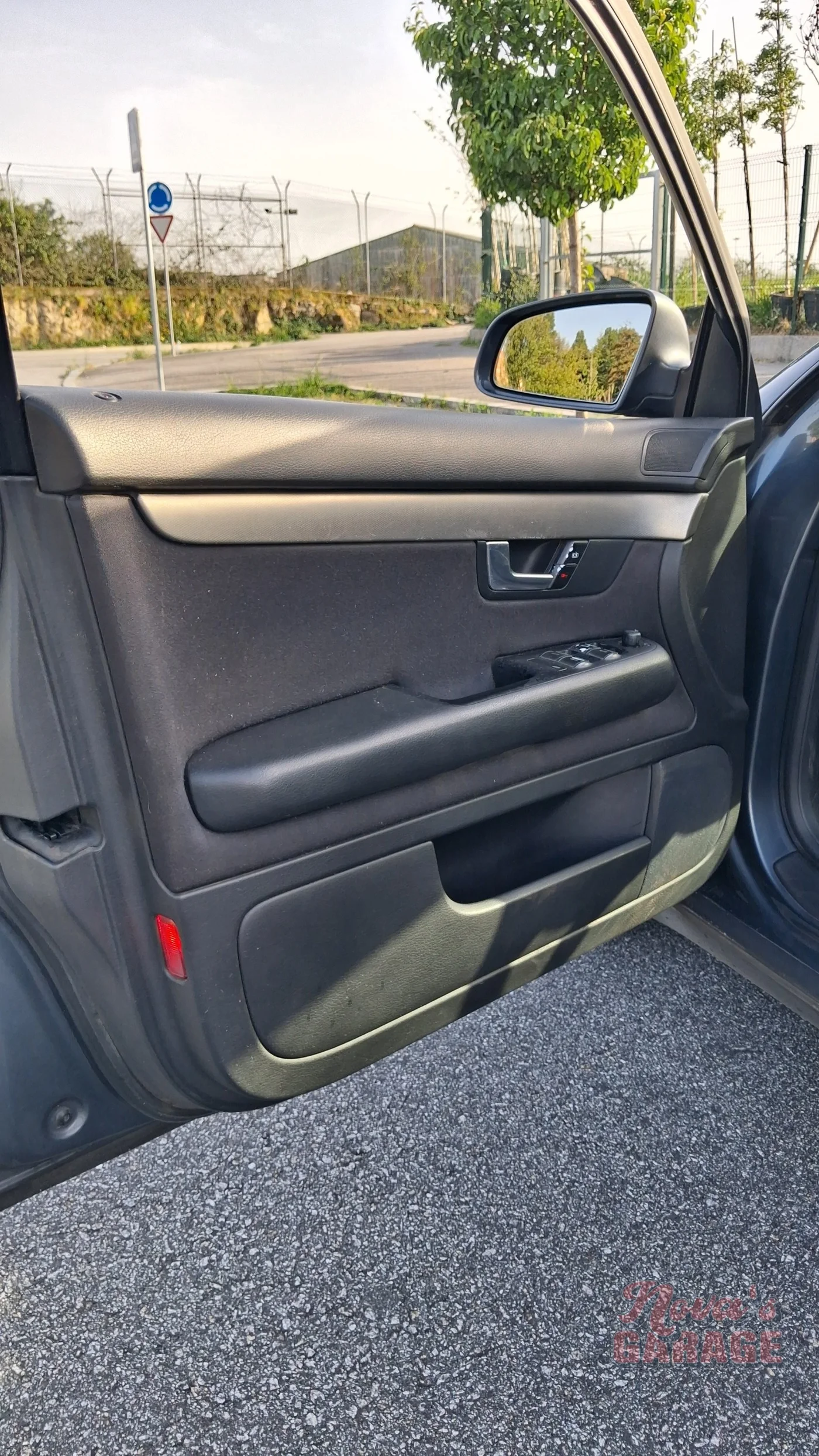 Interior 8 4