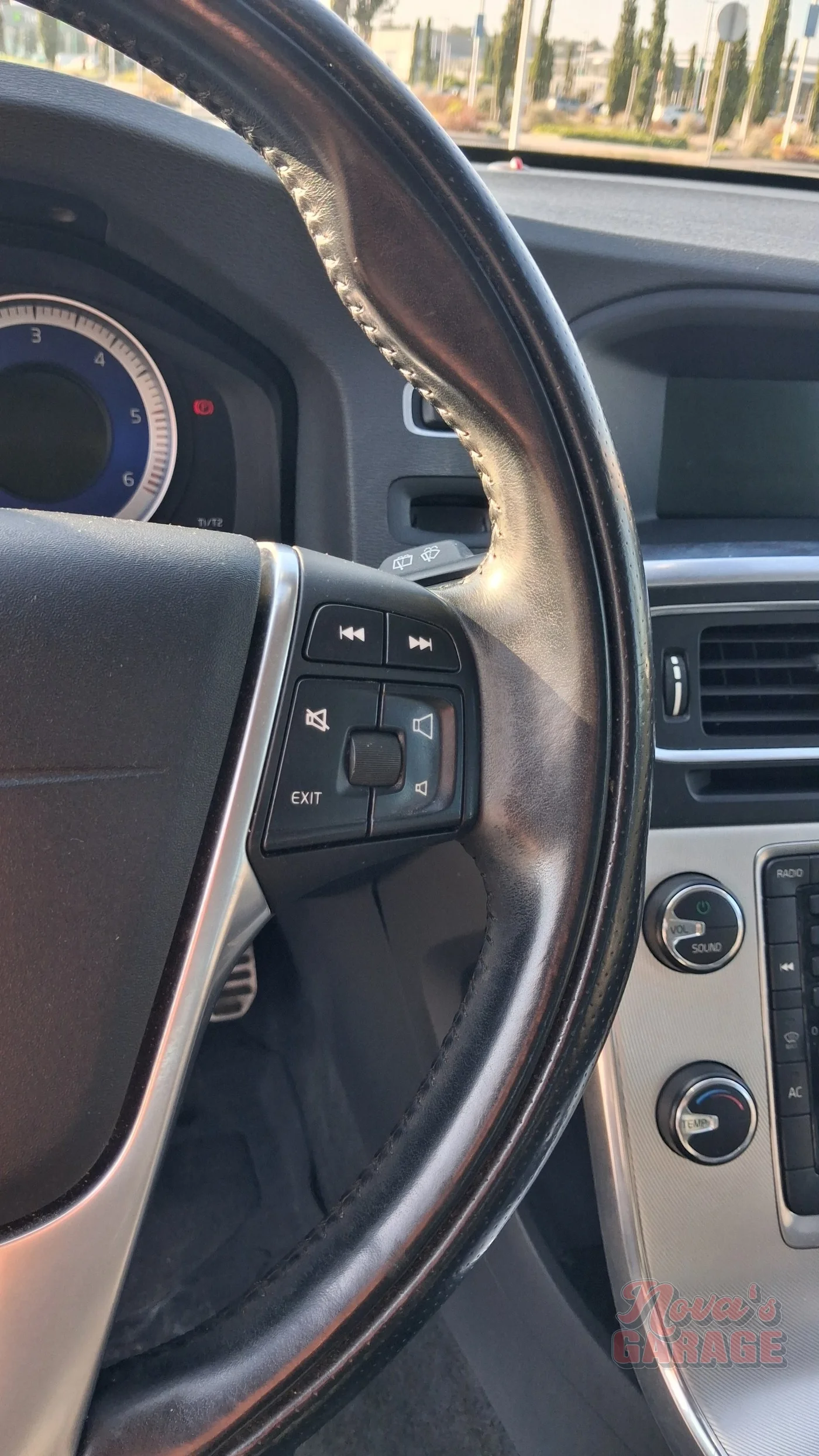 Interior 8 8