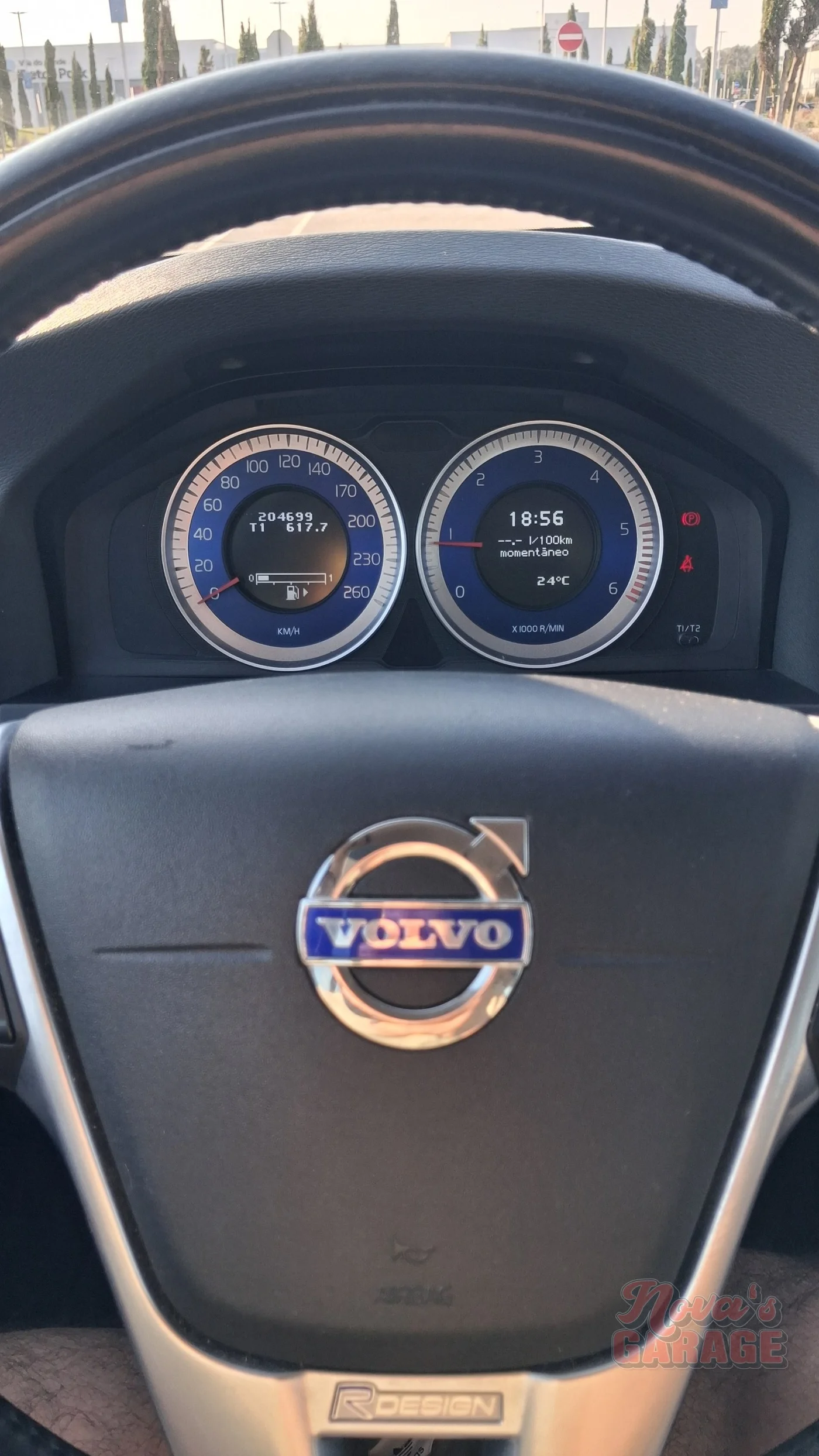 Interior 9 8