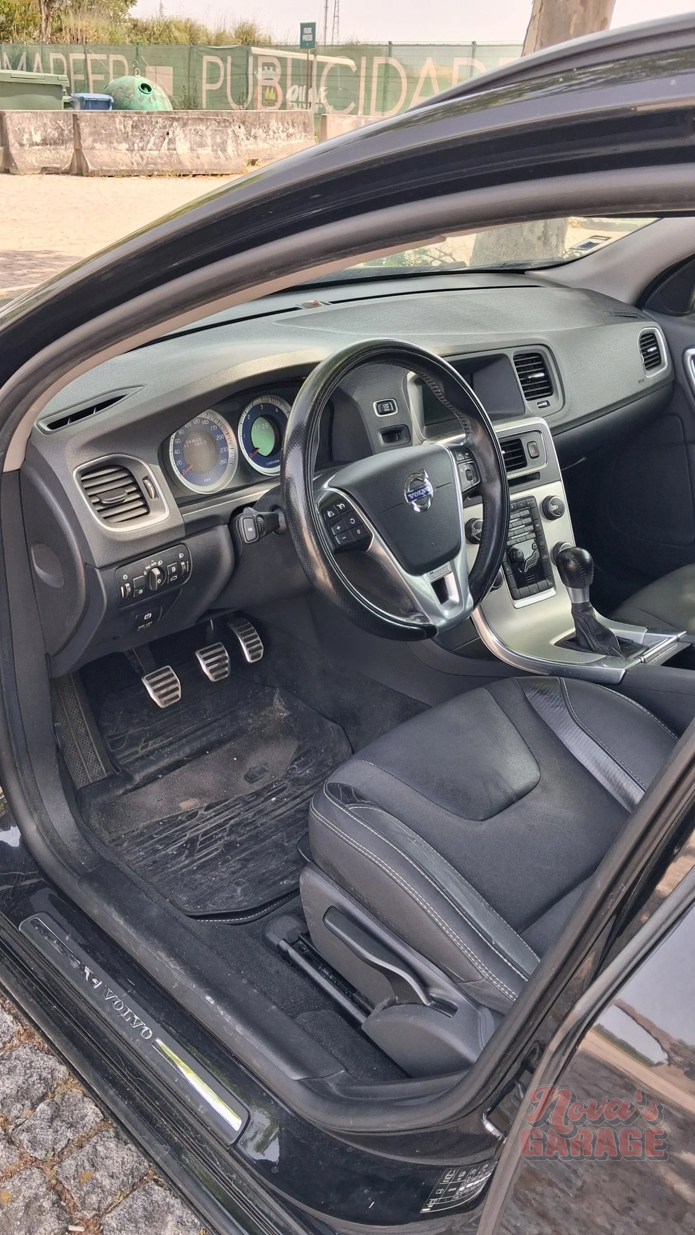Interior 4
