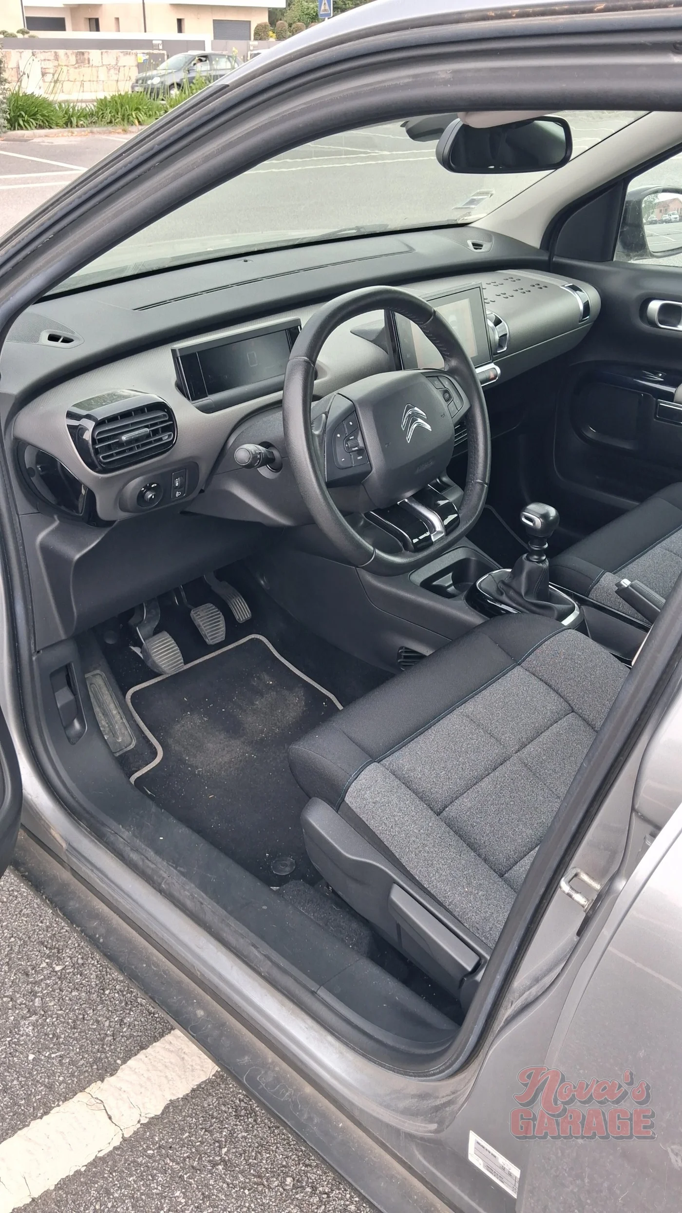 Interior 5