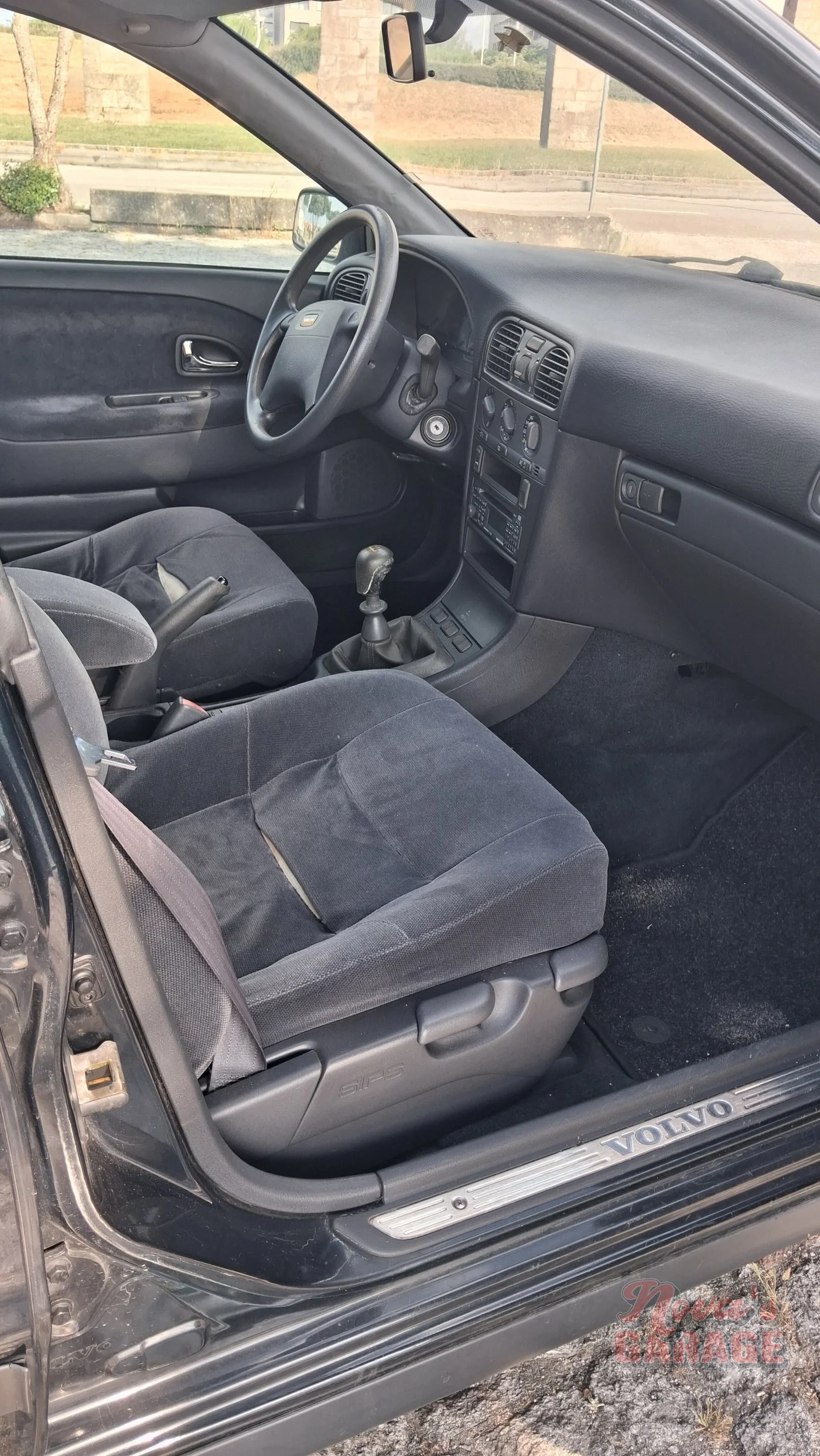 Interior 8