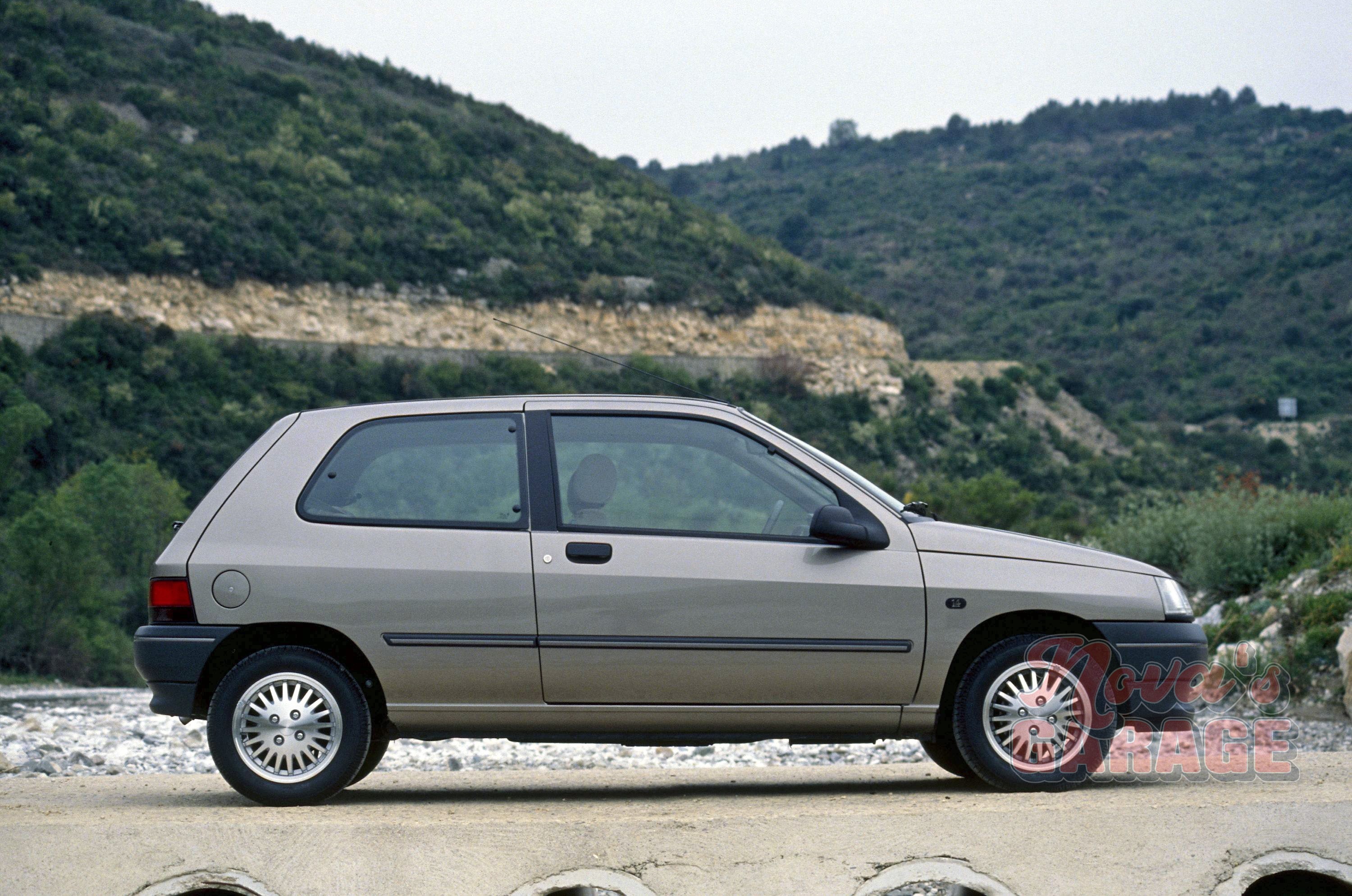 Renault clio 3 door 23